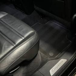 Nettoyage int�rieur sur cette Porsche sur la commune de la Chapelle Palluau