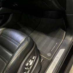 Nettoyage des moquettes sur cette Porsche sur la commune de la Chapelle Palluau