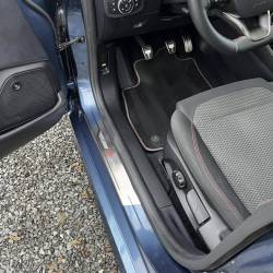 Nettoyage int�rieur complet sur cette Ford sur la commune d'Aubigny-les-Clouzeaux