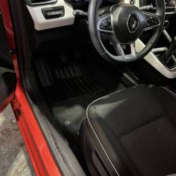 Nettoyage int�rieur complet sur cette Renault sur la commune de Mach�