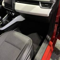 Nettoyage des si�ges en tissu sur cette Renault sur la commune de Mach�