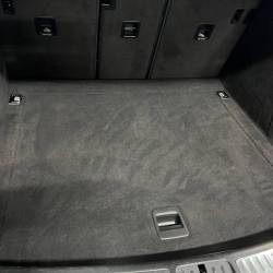 Nettoyage moquette de coffre sur ce Porsche Macan sur la commune de Challans